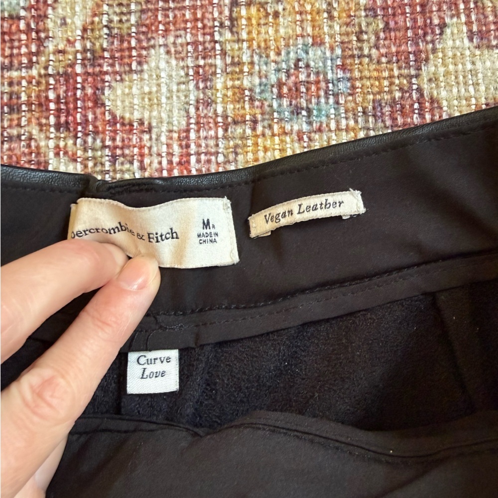 Abercrombie&Fitch Women’s Medium Curve Love Vegan Leather Pleated Sloan Trousers - Picture 7 of 10